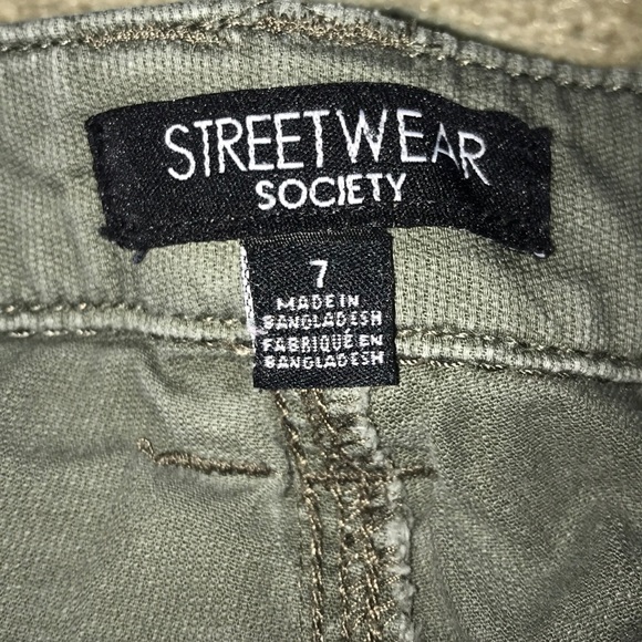 Shorts - Picture 3 of 3